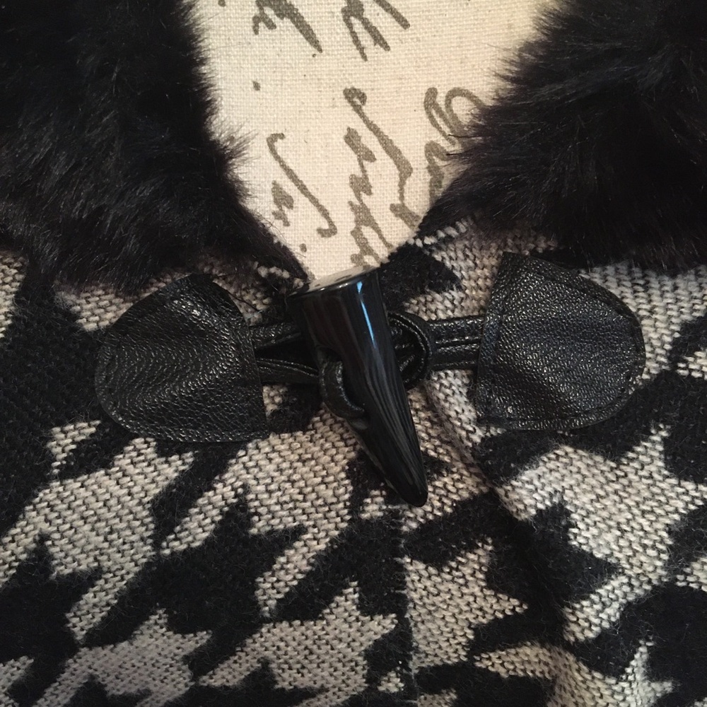 Houndstooth Wrap - Picture 8 of 8